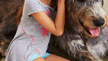 Девочка для рекламного ролика о поиске собак