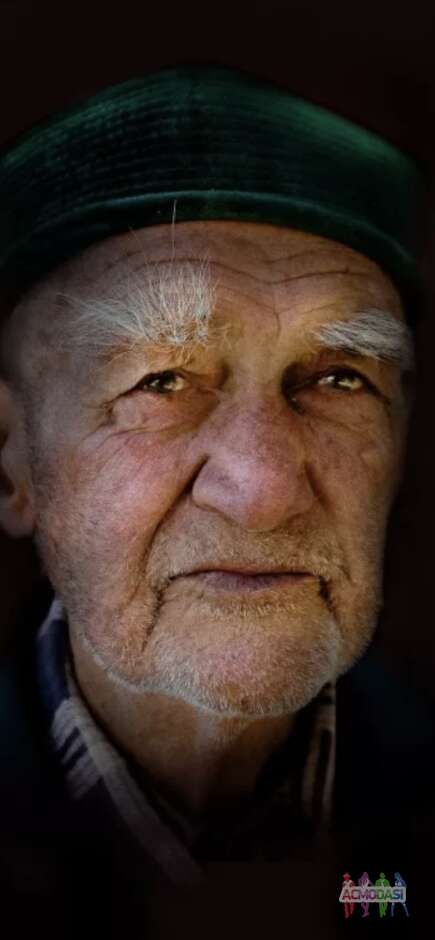 Татарский дедушка 65-70 лет представительный