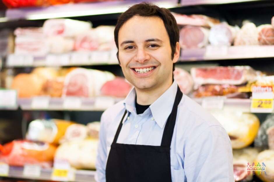 Работник супермаркета, мужчина 27-35 лет