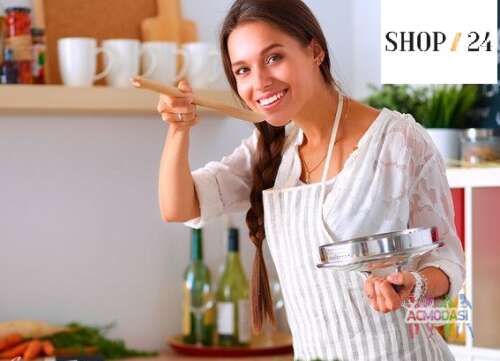 Женщина повар в телемагазин SHOP24 