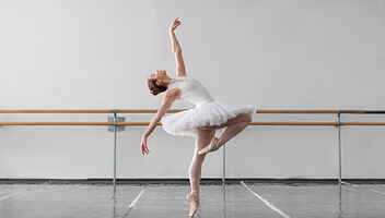 Балерина на главную роль короткого метра