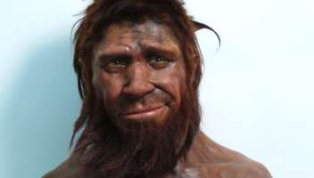 В клип на роли неандертальцев
