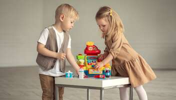 Ребёнок 3-4 года для съемки рекламы игрушки. Москва, утро 20 декабря.