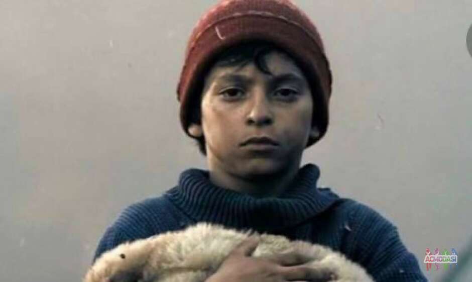 Мальчик, герой, кавказской внешности.