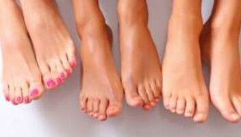 Реклама лекарства для ног. Женские красивые ступни, пальцы ног!