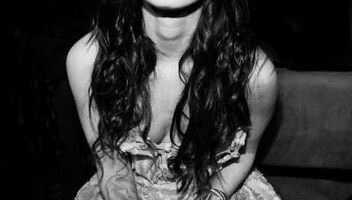 ищем модель похожую на Megan Fox для съемки обзорного рекламного видео ролика загородного спа шале коттеджа