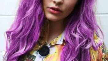 Реклама Девушка с Цветными Волосами