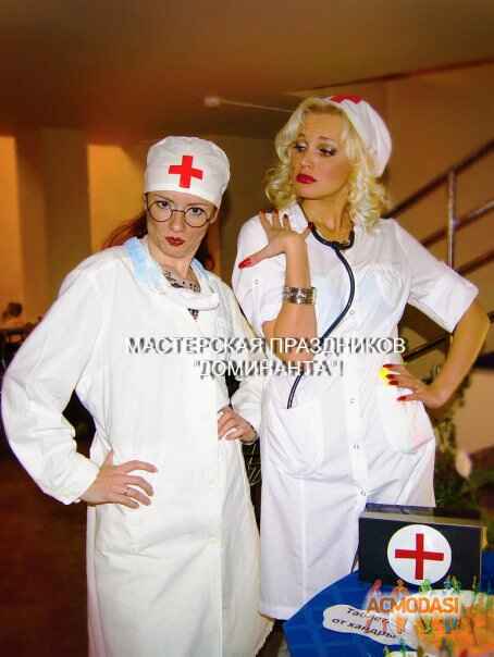 Доктор осмотрел свою медсестру